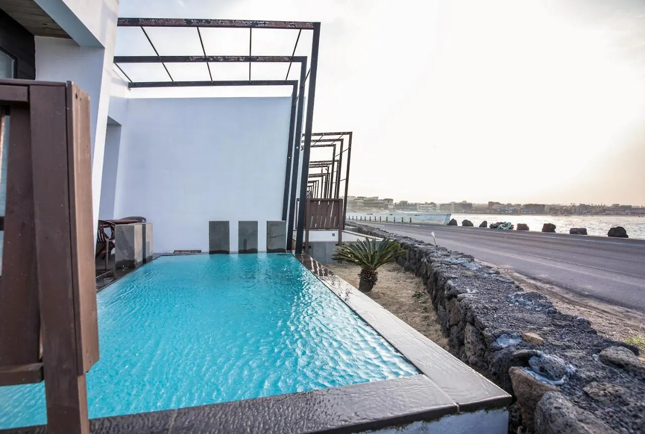 Aqua Beautique Poolvilla 제주 0*,
